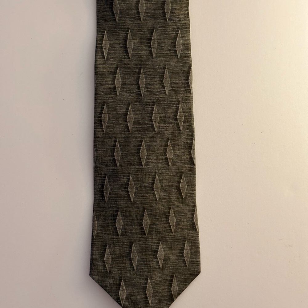 Arrow Green Patterned Tie 100% Imported Silk
